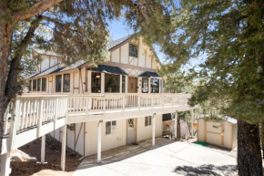 Smo Haus- Located in the quiet area of Big Bear City, with mountain views. Big Bear Lake